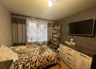 Продается 2-комнатная квартира, 50.6 м2, Великие Луки, Октябрьский проспект, 11