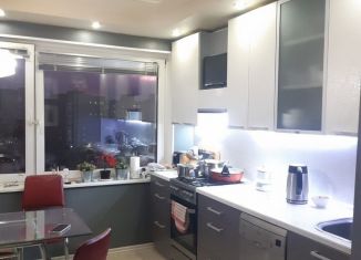 Продам четырехкомнатную квартиру, 86.9 м2, Мурманск, Морская улица, 5