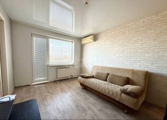 Трехкомнатная квартира на продажу, 46.7 м2, Артём, улица Ватутина, 12