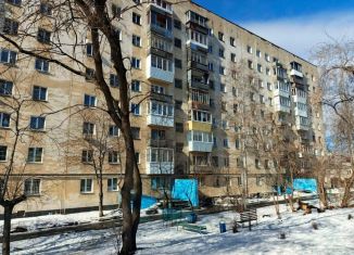 Продажа трехкомнатной квартиры, 50 м2, Екатеринбург, улица Папанина, 3, метро Динамо