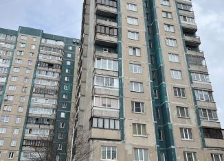 Продается трехкомнатная квартира, 66 м2, Санкт-Петербург, Богатырский проспект, 33к2, метро Комендантский проспект