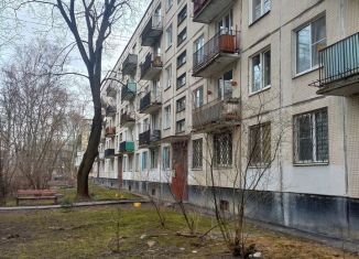 Продается двухкомнатная квартира, 42.2 м2, Санкт-Петербург, улица Пионерстроя, 18к2, метро Проспект Ветеранов