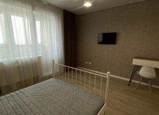 Сдам 2-ком. квартиру, 50 м2, Тюмень, улица Мельникайте, 2к4, ЖК Горизонт