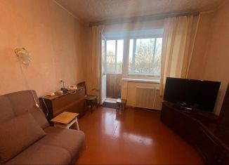 Продам трехкомнатную квартиру, 52 м2, Великие Луки, проспект Гагарина, 48Б