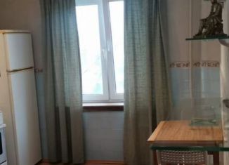 Сдам в аренду 1-ком. квартиру, 35 м2, Ленинградская область, улица Авиатриссы Зверевой, 1/8