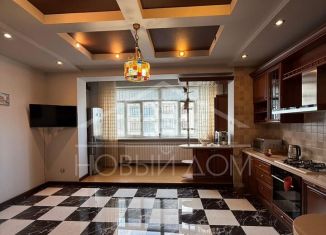 Продаю трехкомнатную квартиру, 150 м2, Нальчик, улица Пушкина, 33