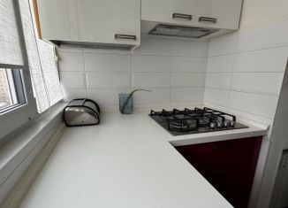Продам 3-ком. квартиру, 65 м2, Ростов-на-Дону, улица Жмайлова, 27Б
