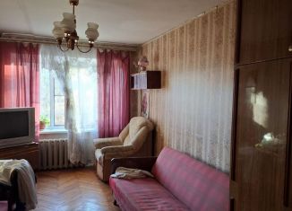 Продается 3-комнатная квартира, 66.7 м2, Гатчина, Красноармейский проспект, 34