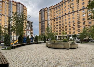 Продаю 3-ком. квартиру, 98 м2, Каспийск, ЖК Family, Кавказская улица, 31