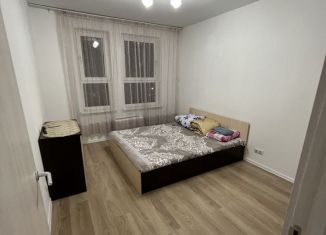 Сдаю 2-ком. квартиру, 60 м2, Новороссийск, улица Григорьева, 12, ЖК Черноморский-2