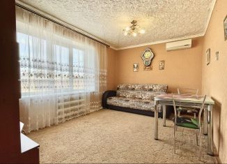 Продам 2-ком. квартиру, 38 м2, Маркс, Заводская улица, 2