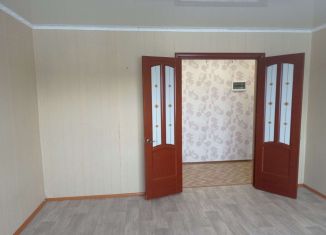 Продам 2-ком. квартиру, 48 м2, село Хвастовичи, улица Гагарина, 30