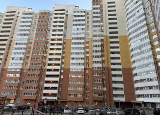 Продается 2-комнатная квартира, 61 м2, Екатеринбург, Рощинская улица, 44, ЖК Рощинский