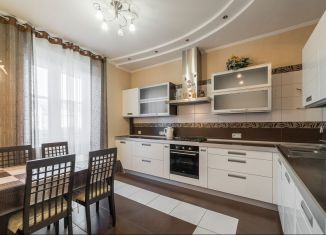 Сдам 3-комнатную квартиру, 123 м2, Череповец, улица Батюшкова, 7