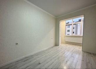 Продается 2-ком. квартира, 60 м2, Нальчик, Солнечная улица, 10к4, район Горная