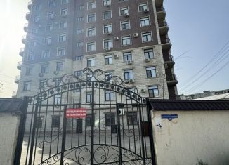 Сдается 2-комнатная квартира, 65 м2, Махачкала, улица Хизроева, 164