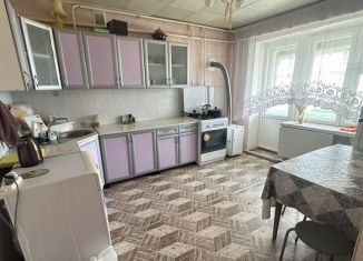 Продажа 2-ком. квартиры, 70 м2, поселок городского типа Аксубаево, улица Ф. Мазилина, 68