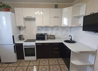 Продаю 1-ком. квартиру, 39 м2, Тюмень, улица Избышева, 8, ЖК Нефтяник