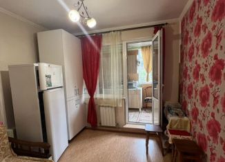 Продаю 2-ком. квартиру, 60 м2, Ялта, улица Крупской, 44