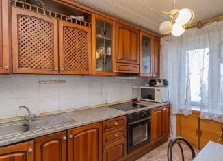 Продам четырехкомнатную квартиру, 75.4 м2, Тюменская область, Ставропольская улица, 8