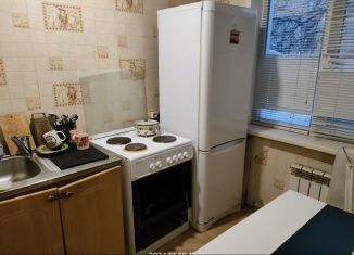 Аренда 3-ком. квартиры, 50 м2, Шелехов, 1-й микрорайон, 24