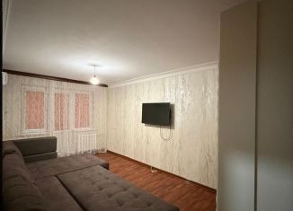 Сдам в аренду 1-ком. квартиру, 30 м2, Грозный, улица У.А. Садаева, 4, 1-й микрорайон