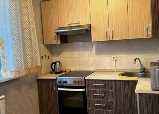 Сдам 1-ком. квартиру, 38 м2, Москва, улица Трофимова, 32к1, улица Трофимова