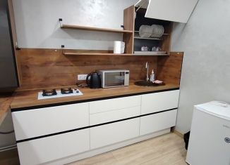 Сдаю 1-ком. квартиру, 37 м2, Калуга, улица Андрея Алёшина, 2к1