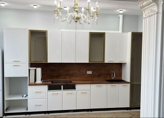 Сдаю 3-ком. квартиру, 86 м2, Грозный, улица Мира, 52Ак3