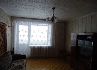 Продажа 2-ком. квартиры, 50 м2, Камбарка, улица Суворова, 35