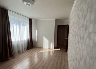 Продам 2-ком. квартиру, 42 м2, село Глинищево, Садовая улица, 15