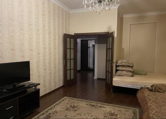 Сдается в аренду однокомнатная квартира, 60 м2, Грозный, бульвар Султана Дудаева, 20, 7-й микрорайон