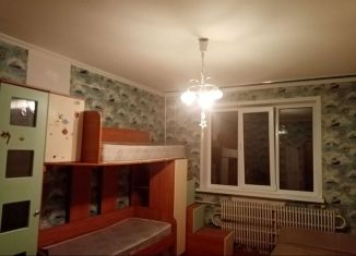 Сдается в аренду двухкомнатная квартира, 80 м2, Кубинка, улица Сосновка, 10