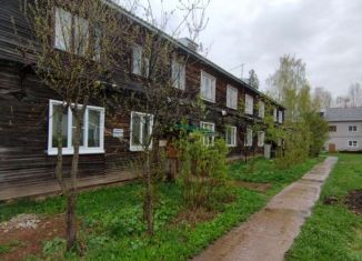 Трехкомнатная квартира на продажу, 52.3 м2, Киров, улица МОПРа, 7А