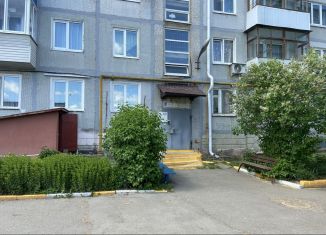 Продаю 4-комнатную квартиру, 60 м2, Сухиничи, улица Ленина