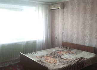 Сдается однокомнатная квартира, 32 м2, Астрахань, улица Безжонова, 84