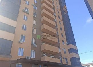 Трехкомнатная квартира на продажу, 81 м2, Краснодарский край, улица Куникова, 1