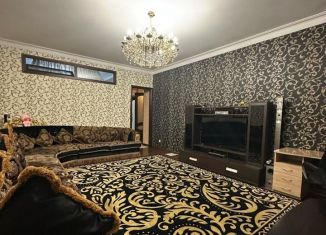 Сдаю двухкомнатную квартиру, 76 м2, Махачкала, проспект Насрутдинова, 107