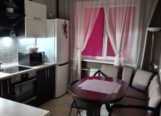 2-комнатная квартира на продажу, 56 м2, рабочий посёлок Свердловский, Молодёжная улица