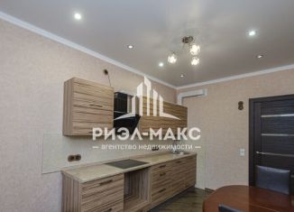 Продаю 1-ком. квартиру, 42 м2, Брянск, улица Горбатова, 10