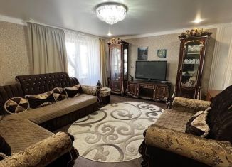 Продается 4-комнатная квартира, 82 м2, Черкесск, улица Гутякулова, 28, микрорайон Родина
