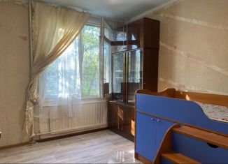 Продается трехкомнатная квартира, 42 м2, Санкт-Петербург, улица Костюшко, 24