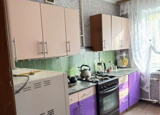 Продаю 3-ком. квартиру, 61.8 м2, Новомосковск, улица Орджоникидзе, 7А