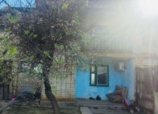 Продаю 2-ком. квартиру, 66.8 м2, Калмыкия, Октябрьская улица, 1