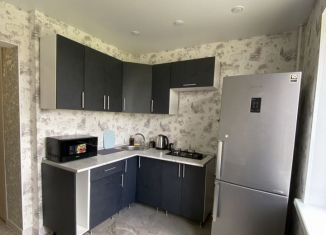 Сдаю в аренду 2-ком. квартиру, 52 м2, Кстово, Парковая улица, 7А
