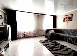 Продается трехкомнатная квартира, 93 м2, Апшеронск, улица Луначарского, 8