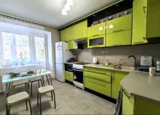 Сдам в аренду 2-ком. квартиру, 70 м2, Псков, Инженерная улица, 108/62, ЖК Пятый Элемент