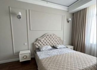 Сдаю в аренду 2-комнатную квартиру, 74 м2, Махачкала, улица Времена Года, 9к1