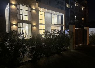 Сдача в аренду дома, 300 м2, Сочи, Клубничная улица, 1/15А, микрорайон Новый Сочи