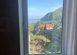 Двухкомнатная квартира на продажу, 55 м2, посёлок городского типа Партенит, улица Победы, 8